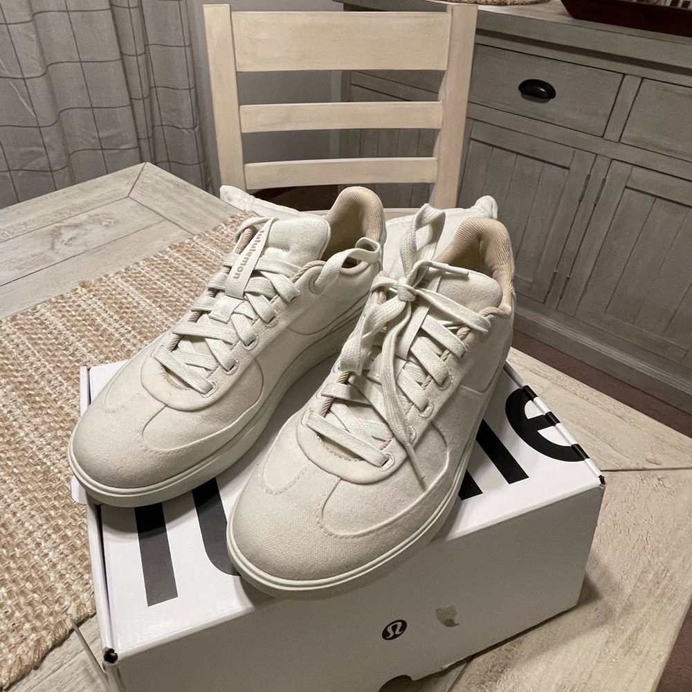 lululemon athletica women’s Cream Sneakers